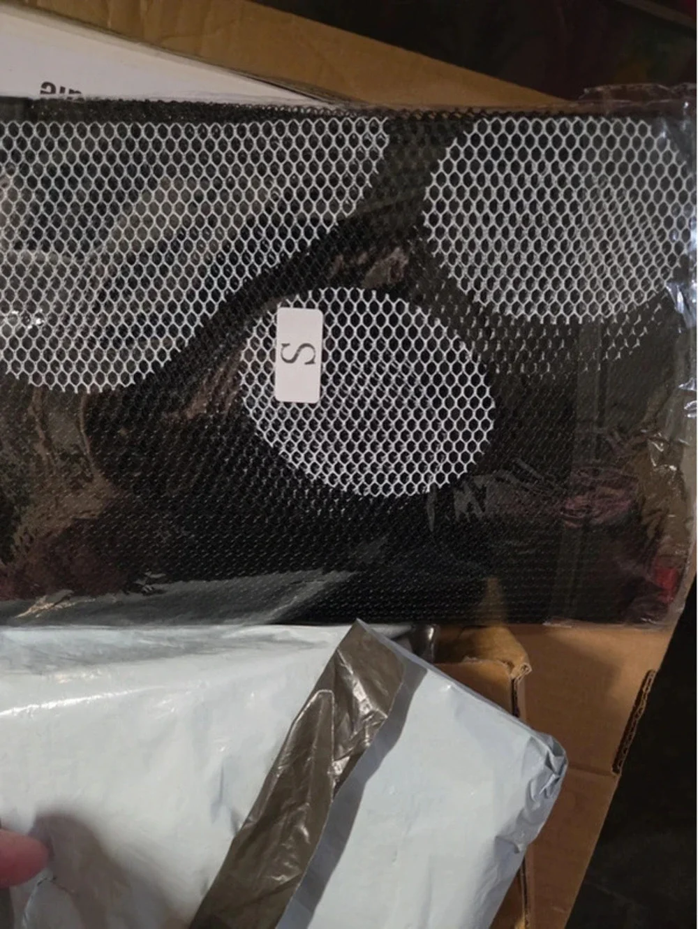 Portable mesh gate for pets